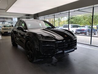 2026 Porsche Cayenne GTS III Рестайлинг, чёрный, 28980000 рублей, вид 4