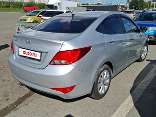 2016 Hyundai Solaris I Рестайлинг, серебристый, 950000 рублей, вид 4