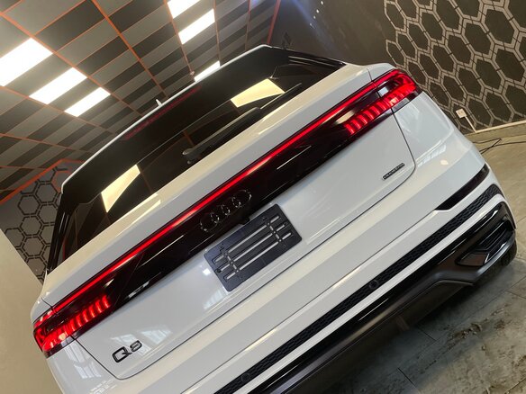 2020 Audi Q8 55 TFSI I (4M), белый, 5400000 рублей - вид 18