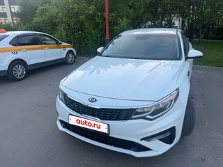 2020 Kia Optima IV Рестайлинг, белый, 1750000 рублей, вид 3