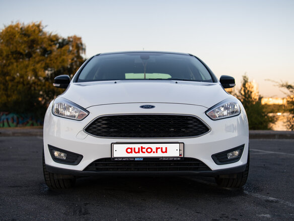 2017 Ford Focus III Рестайлинг, белый, 1400000 рублей - вид 3