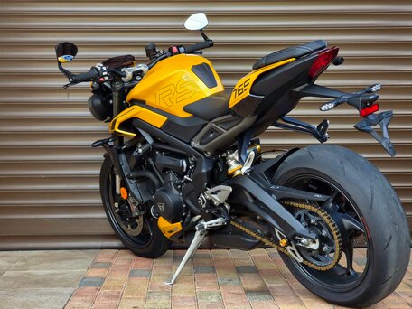 2023 Triumph Street Triple, жёлтый, 985000 рублей, вид 3