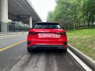 2021 Audi A3 Sportback 35 TFSI IV (8Y), красный, 1620000 рублей, вид 4