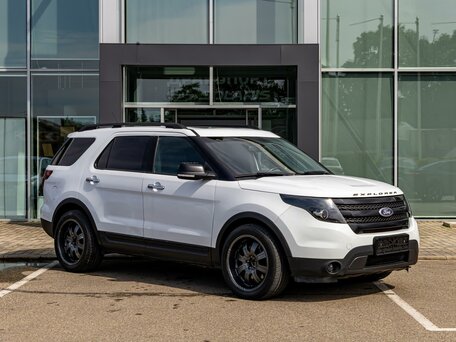 2015 Ford Explorer V, белый, 1655000 рублей, вид 3