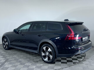 2021 Volvo V60 Cross Country II, чёрный, 3265000 рублей, вид 5