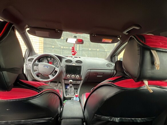 2011 Ford Focus II Рестайлинг, белый - вид 3