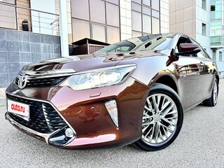 2017 Toyota Camry VII (XV50) Рестайлинг 2, коричневый, 3250000 рублей, вид 1