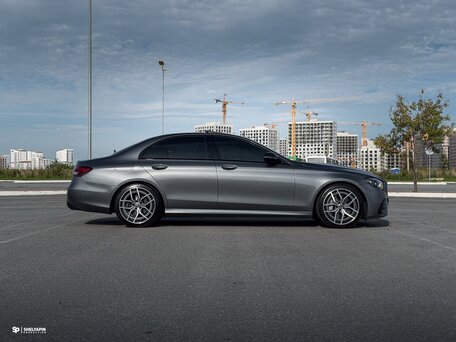 2020 Mercedes-Benz E-Класс 220 d V (W213, S213, C238) Рестайлинг, серый, 4190000 рублей, вид 3