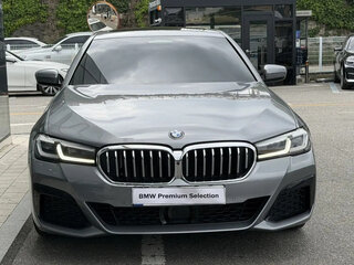 2022 BMW 5 серии 523d xDrive VII (G30/G31/G38) Рестайлинг, серебристый, 5500000 рублей, вид 4