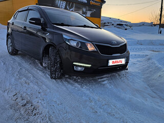 2015 Kia Rio III Рестайлинг, коричневый, 850000 рублей, вид 3