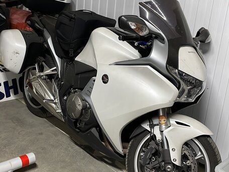 2010 Honda VFR 1200, белый, 1150000 рублей, вид 3