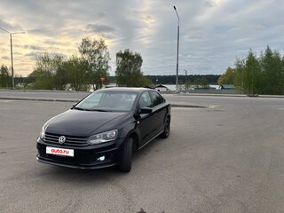 2016 Volkswagen Polo V Рестайлинг, чёрный, 630000 рублей, вид 2
