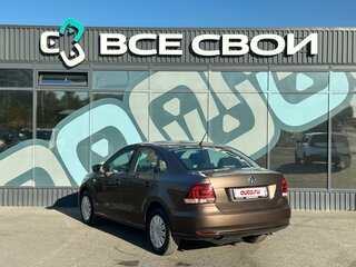 2015 Volkswagen Polo V Рестайлинг, коричневый, 1050000 рублей, вид 3