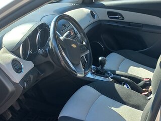 2013 Chevrolet Cruze I Рестайлинг, серебристый, 950000 рублей, вид 5