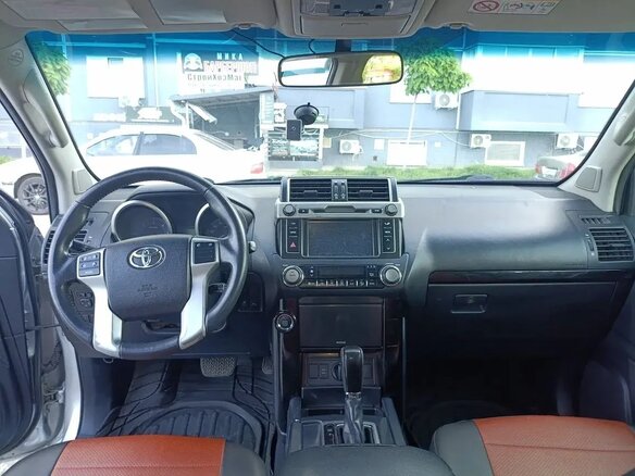 2014 Toyota Land Cruiser Prado 150 Series Рестайлинг 1, серебристый, 3150000 рублей - вид 12