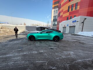 2018 Chevrolet Camaro 8-speed VI Рестайлинг, зелёный, 3000000 рублей, вид 3