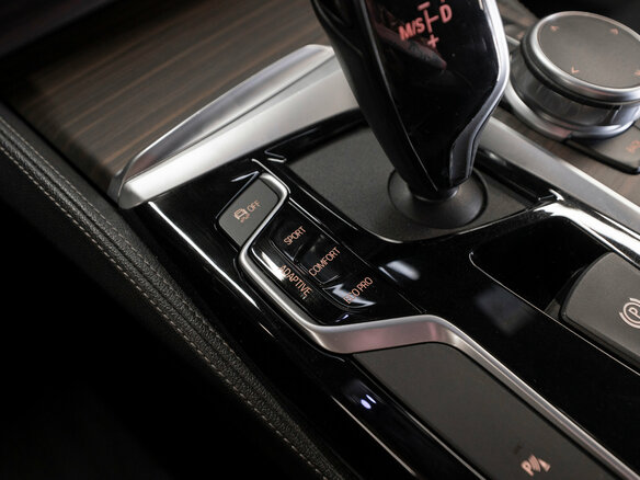 2019 BMW 5 серии 530d xDrive VII (G30/G31/G38), белый, 4980000 рублей - вид 15