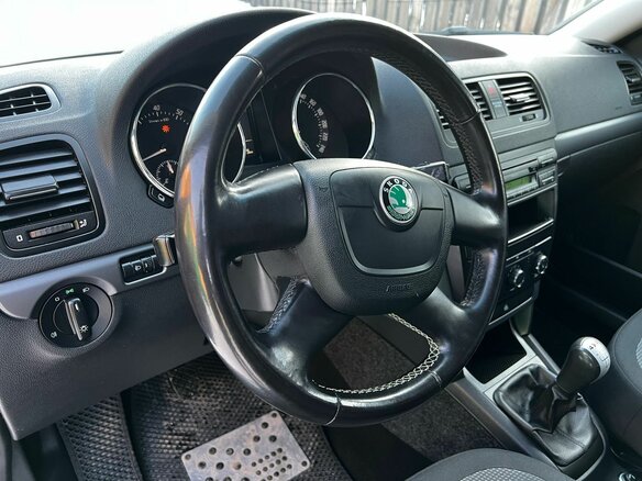 2010 Skoda Yeti I, синий, 950000 рублей - вид 12
