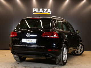 2013 Volkswagen Touareg II, чёрный, 2399000 рублей, вид 4
