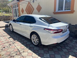 2020 Toyota Camry VIII (XV70), белый, 2990000 рублей, вид 2