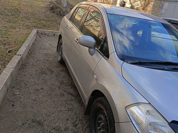 2006 Nissan Tiida Latio I, серебристый, 500000 рублей - вид 3