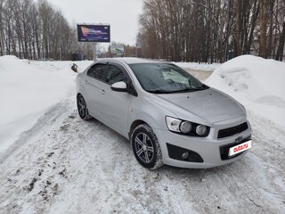 2013 Chevrolet Aveo II, серебристый, 615000 рублей, вид 1