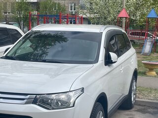 2014 Mitsubishi Outlander III Рестайлинг, белый, 1700000 рублей, вид 1