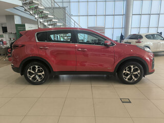 2020 Kia Sportage IV Рестайлинг, красный, 1850000 рублей, вид 5