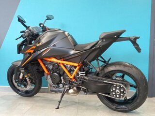 2025 KTM 1390 Super Duke R, чёрный, 2450000 рублей, вид 3