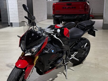 2017 BMW S 1000 R, красный, 950000 рублей, вид 4