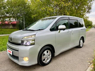 2010 Toyota Voxy II (R70), серый, 1050000 рублей, вид 1