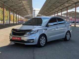 2015 Kia Rio III Рестайлинг, серебристый, 670000 рублей, вид 4