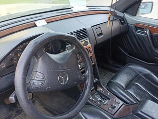 1995 Mercedes-Benz C-Класс 200 I (W202), чёрный, 160000 рублей, вид 4