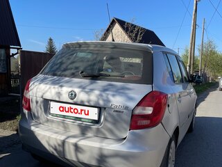 2011 Skoda Fabia II Рестайлинг, серебристый, 290000 рублей, вид 2