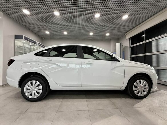 2026 Lada (ВАЗ) Vesta I Рестайлинг (NG), белый, 1669835 рублей - вид 3