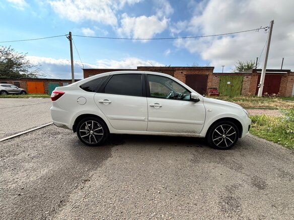 2018 Lada (ВАЗ) Granta I, белый, 640000 рублей - вид 3