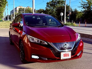 2017 Nissan Leaf II (ZE1), красный, 2050000 рублей, вид 2
