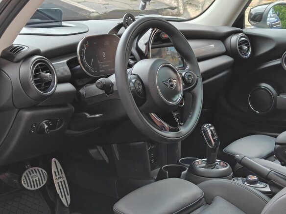 2020 Mini Hatch Cooper III (F55/F56) Рестайлинг, бежевый, 2350000 рублей - вид 13