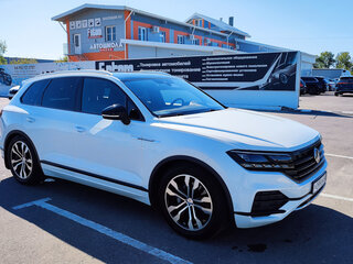 2021 Volkswagen Touareg III, белый, 6950000 рублей, вид 2