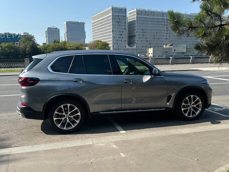 2023 BMW X5 40i IV (G05/G18) Рестайлинг, серый, 8100000 рублей, вид 4
