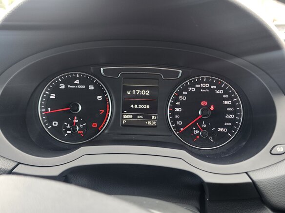 2015 Audi Q3 I (8U) Рестайлинг, красный, 2100000 рублей - вид 6