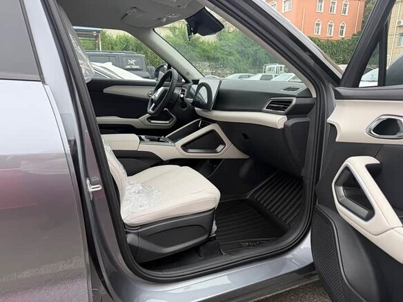 2026 BYD Yuan Up 45.12 kWh, серый, 2000000 рублей - вид 5