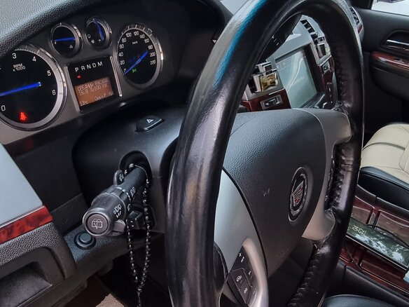 2011 Cadillac Escalade III, чёрный, 2400000 рублей - вид 13