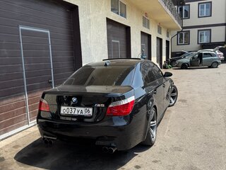 2007 BMW M5 IV (E60/E61), чёрный, 2350000 рублей, вид 3
