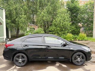 2017 Hyundai Solaris II, чёрный, 960000 рублей, вид 5