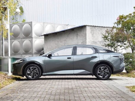 2026 Toyota bZ3, чёрный, 2150000 рублей, вид 2