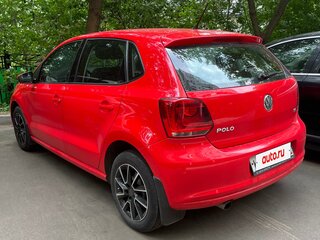 2014 Volkswagen Polo V, красный, 990000 рублей, вид 3
