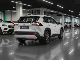 2025 Toyota RAV4 V (XA50), белый, 4200000 рублей, вид 5