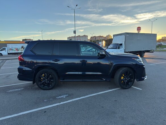 2015 Lexus LX 570 III Рестайлинг 2, синий, 6500000 рублей - вид 5