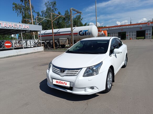 2010 Toyota Avensis III, белый, 1150000 рублей